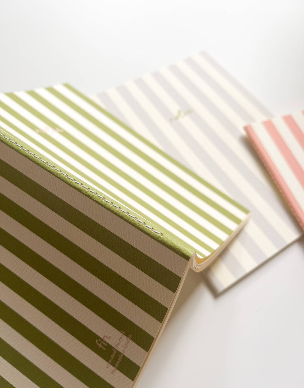 Cahier rayé avec couleur contrastante
