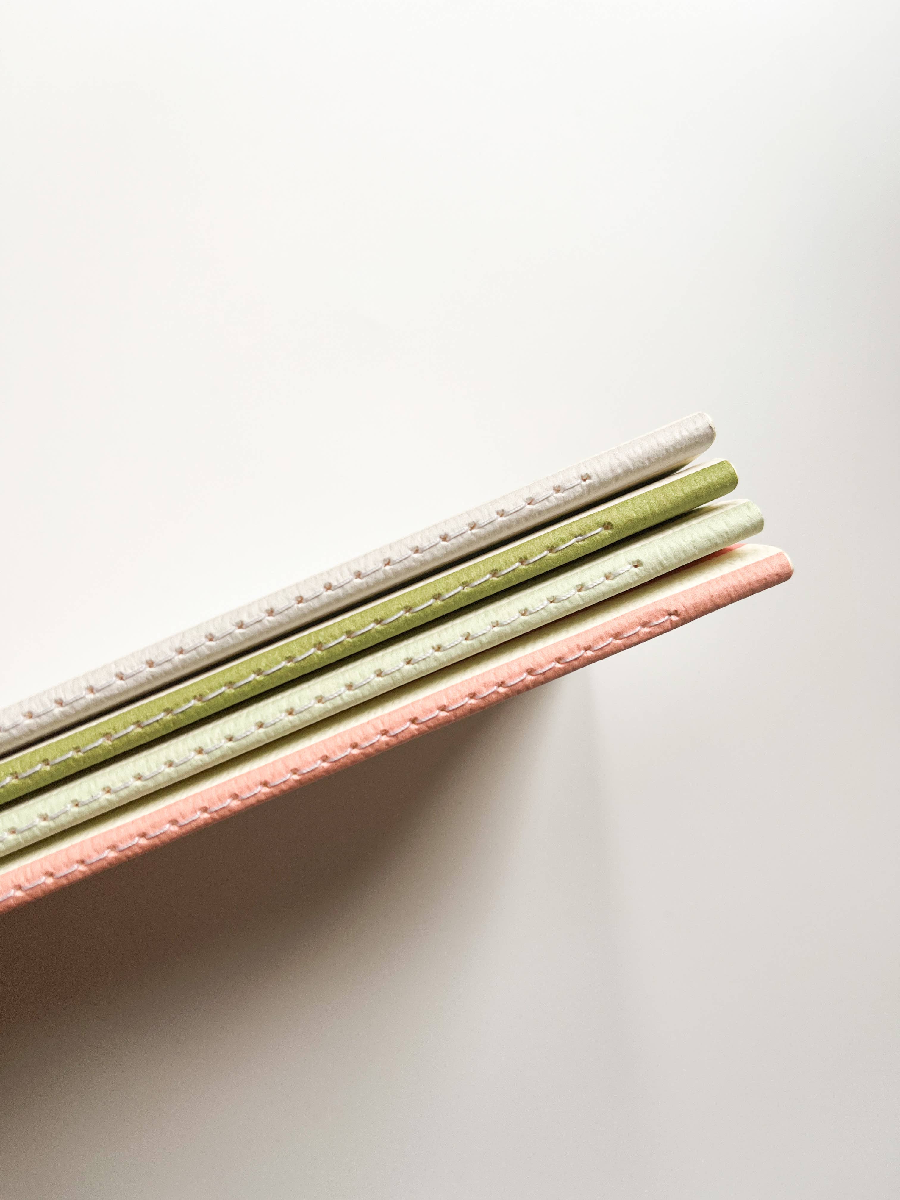 Cahier rayé avec couleur contrastante